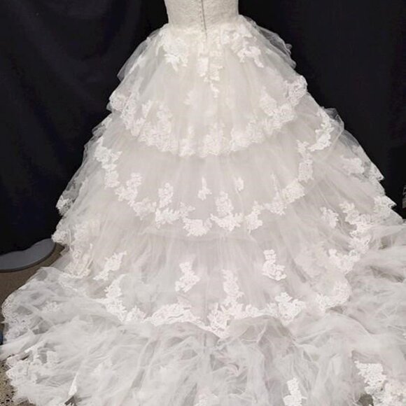 Maggie Sottero Ivory sweetheart neckline tiered layered skirt Wedding Dress 12 - Picture 10 of 13